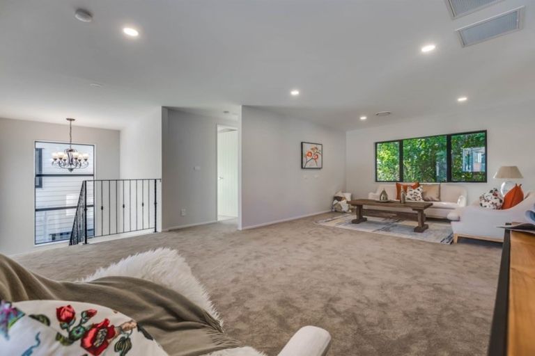 Photo of property in 1 Ti Kouka Place, Te Atatu Peninsula, Auckland, 0610