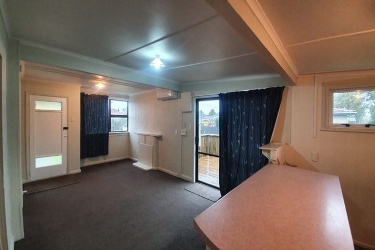 Photo of property in 28 Tarahua Road, Vogeltown, New Plymouth, 4310