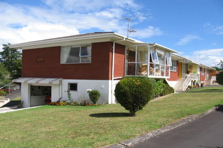 Photo of property in 2/14 Pamela Place, New Lynn, Auckland, 0600