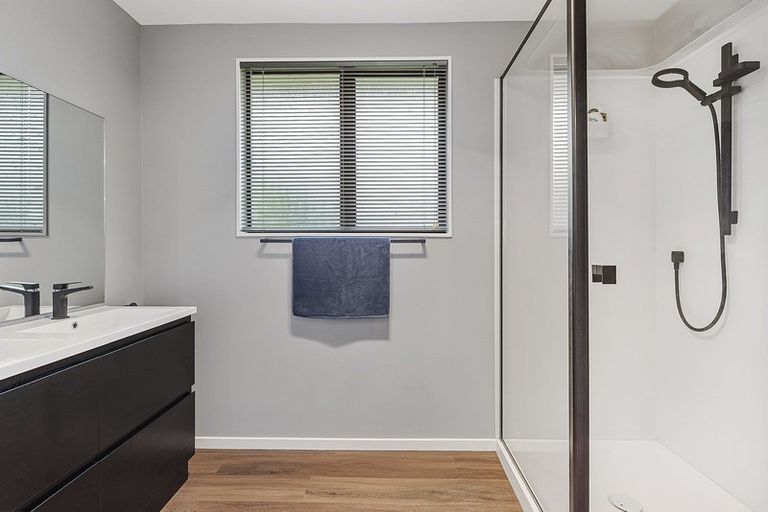 Photo of property in 4 Crown Hill, Titahi Bay, Porirua, 5022