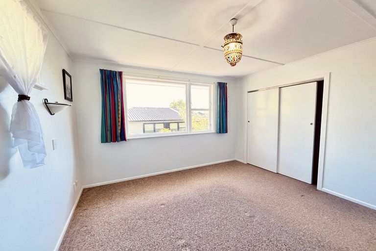Photo of property in 18 Deller Grove, Silverstream, Upper Hutt, 5019