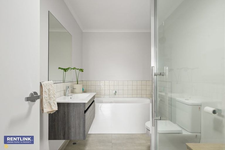 Photo of property in 6 Salers Lane, Papamoa, 3118