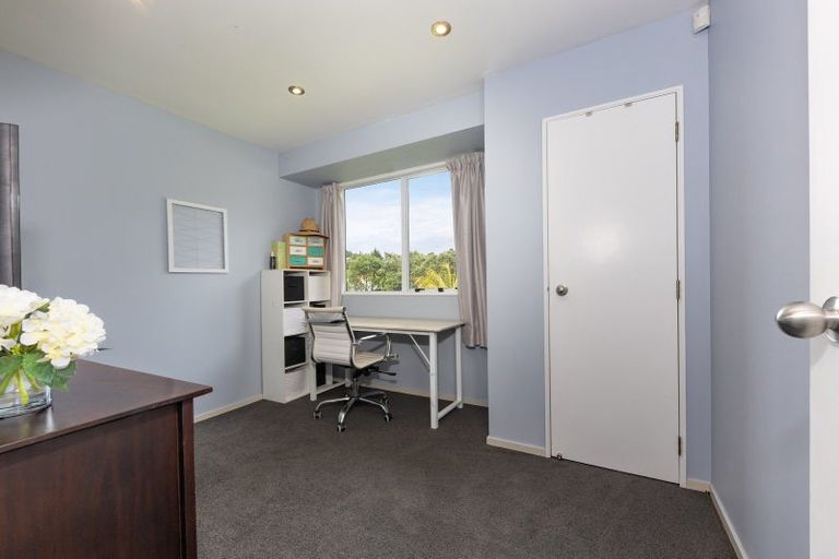 Photo of property in 26 Killygordon Place, Massey, Auckland, 0614