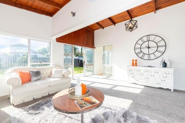 Photo of property in 1 Kamara Road, Glen Eden, Auckland, 0602