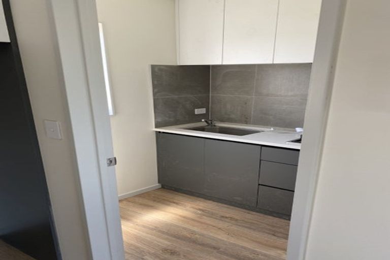 Photo of property in 2b Kororo Street, Northcote, Auckland, 0627