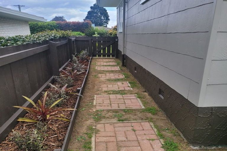 Photo of property in 1/47 Clevedon Road, Papakura, 2110