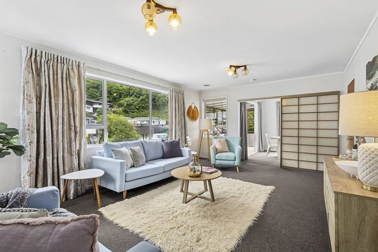Photo of property in 15 Fyvie Avenue, Tawa, Wellington, 5028