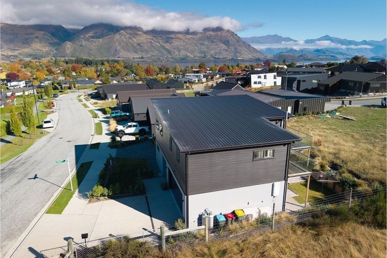 Photo of property in 60 Kirimoko Crescent, Wanaka, 9305
