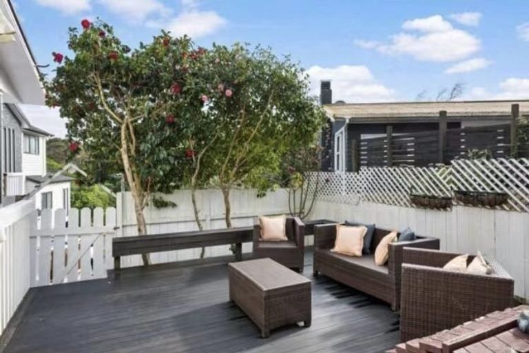 Photo of property in 21a Coroglen Avenue, Birkenhead, Auckland, 0626