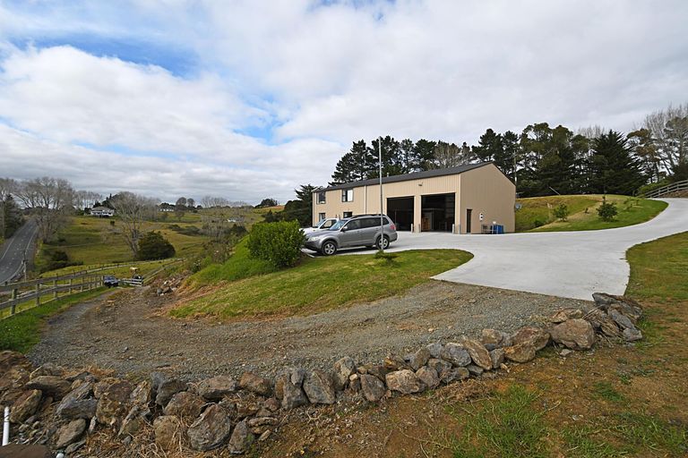 Photo of property in 17 Lupis Way, Kaiwaka, 0573