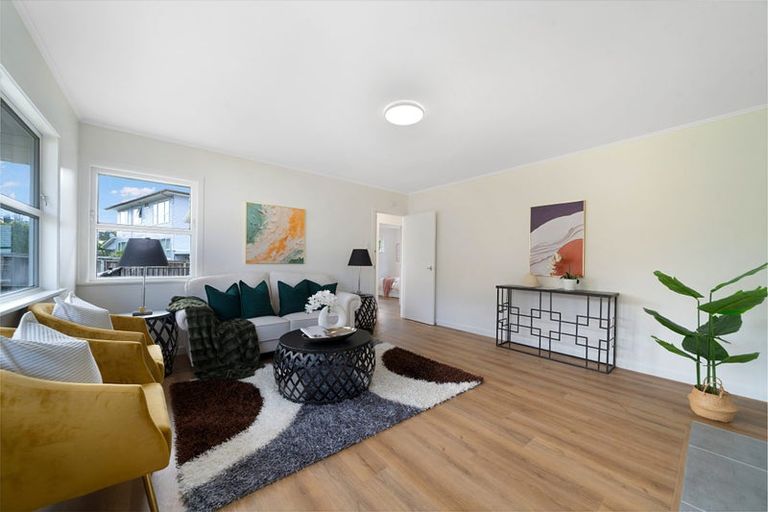 Photo of property in 6 Cajero Place, Green Bay, Auckland, 0604