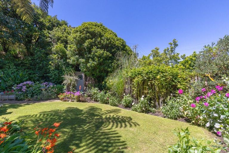 Photo of property in 21 Gordon Road, Plimmerton, Porirua, 5026