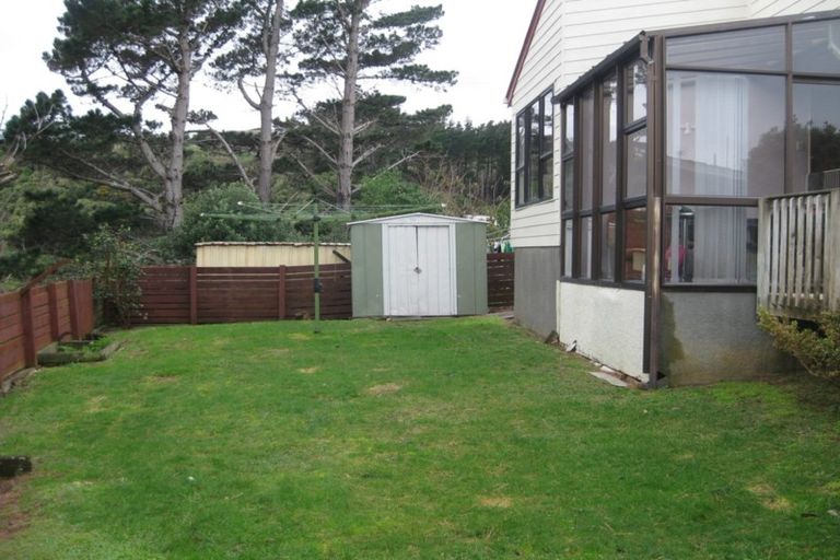 Photo of property in 41 Colchester Crescent, Newlands, Wellington, 6037