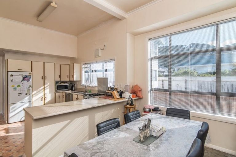 Photo of property in 104 Kilbirnie Crescent, Kilbirnie, Wellington, 6022