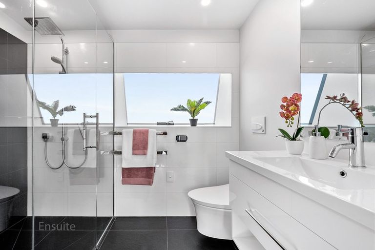 Photo of property in 28 Orr Crescent, Hutt Central, Lower Hutt, 5011