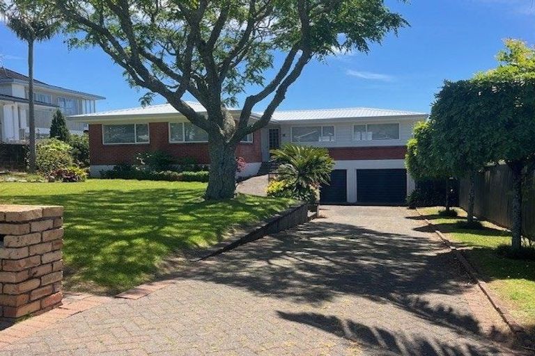 Photo of property in 3 Copperfield Terrace, Mellons Bay, Auckland, 2014