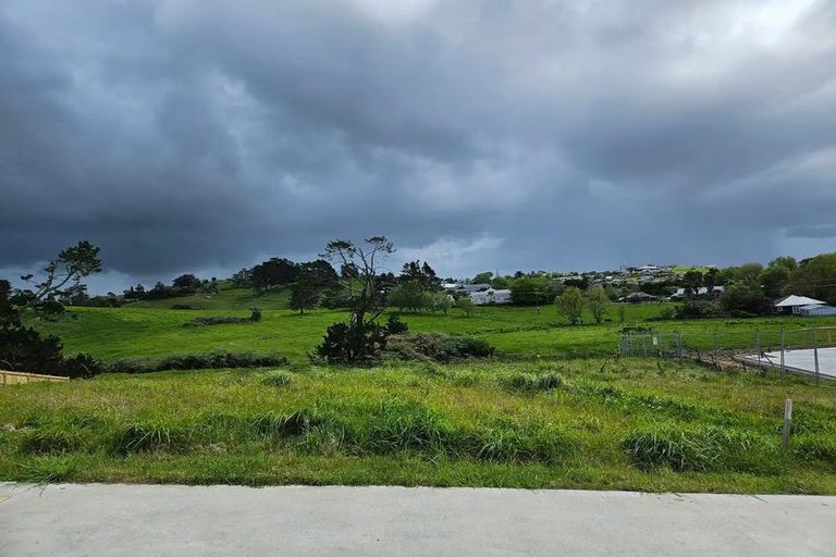 Photo of property in 28 Mahi Road, Helensville, 0800