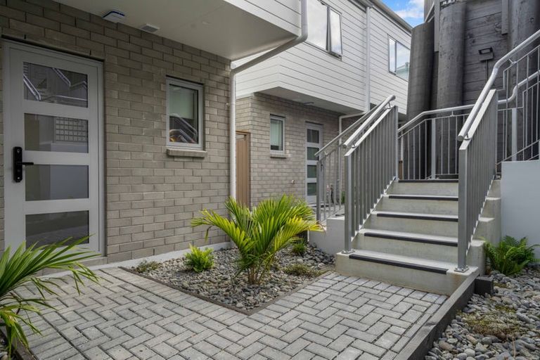 Photo of property in 9/15 Sea Vista Avenue, Beach Haven, Auckland, 0626