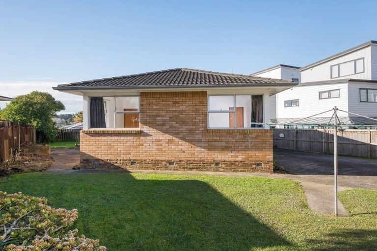 Photo of property in 52 Cockayne Crescent, Sunnynook, Auckland, 0620