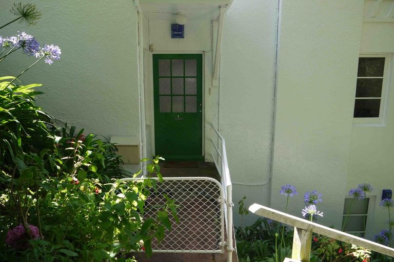 Photo of property in 1/1 San Sebastian Road, Kelburn, Wellington, 6012