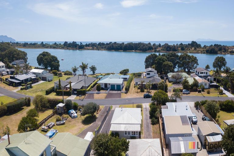 Photo of property in 19 Roretana Drive, Athenree, Katikati, 3177