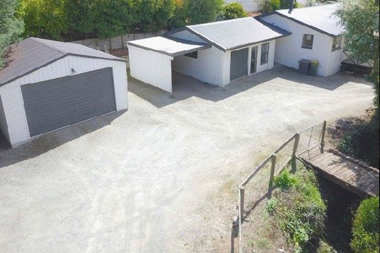 Photo of property in 10 Iona Street, Lawrence, 9532