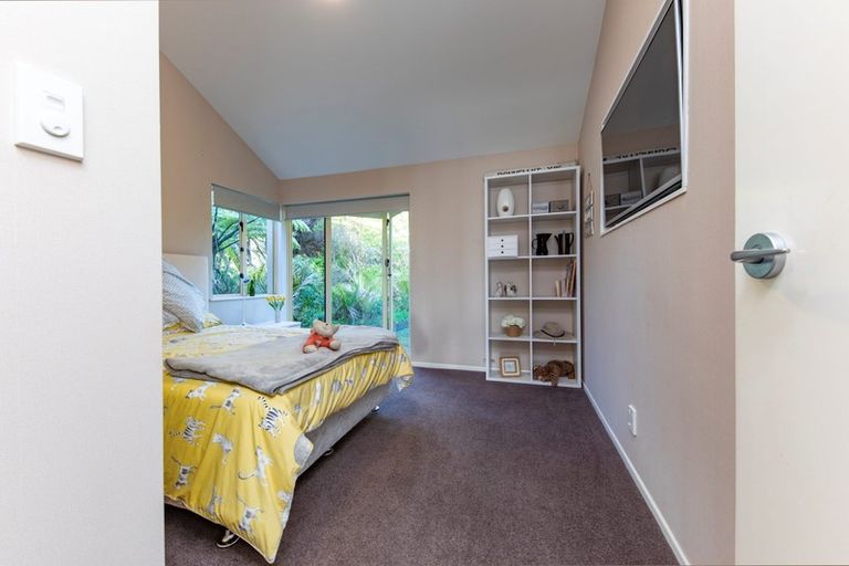 Photo of property in 43a Te Ahuahu Road, Piha, New Lynn, 0772