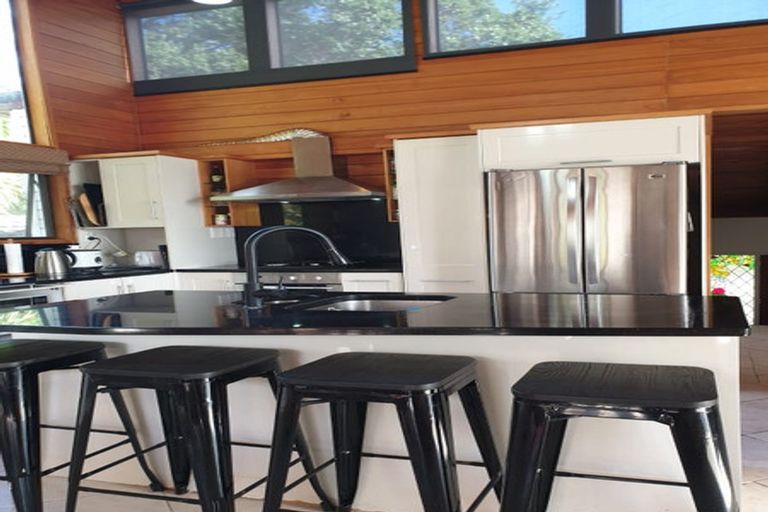 Photo of property in 40a Staincross Street, Green Bay, Auckland, 0604