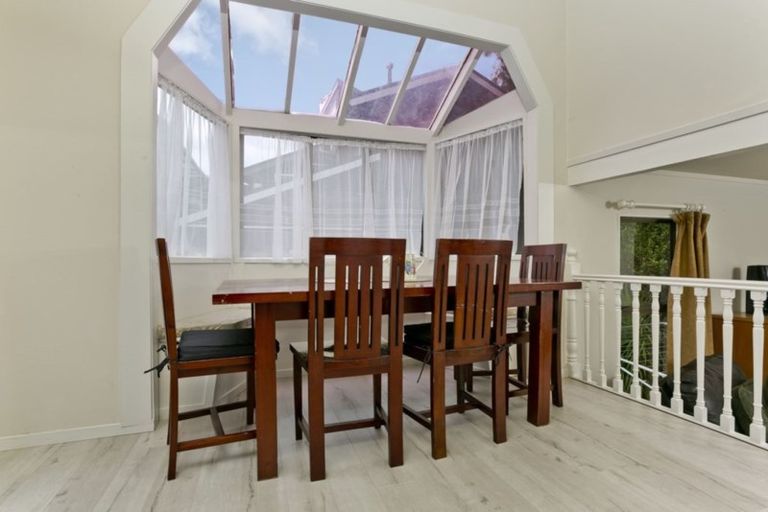 Photo of property in 1/5 Wyvern Place, Glenfield, Auckland, 0629