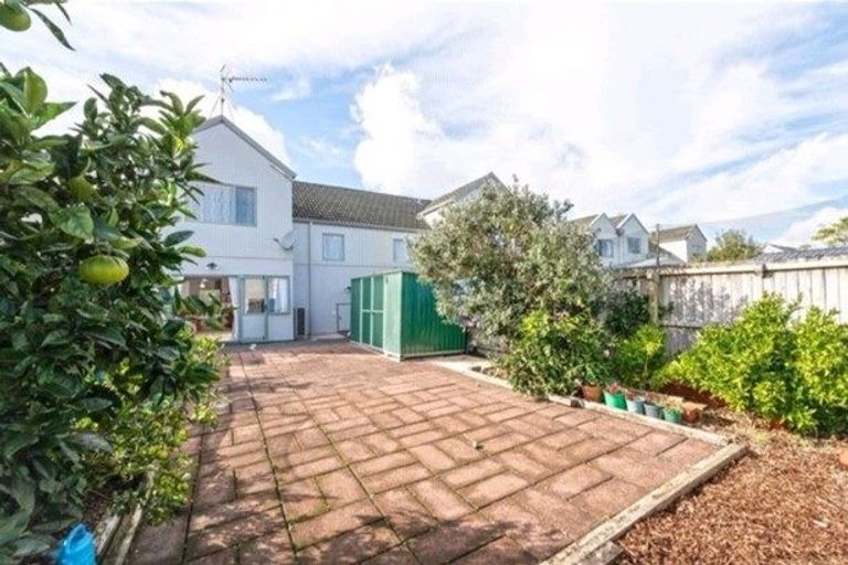 Photo of property in 25 Stephen Avenue, Henderson, Auckland, 0610