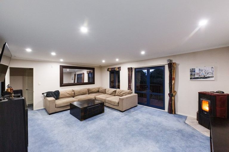 Photo of property in 7 La Lena Grove, Fitzherbert, Palmerston North, 4410