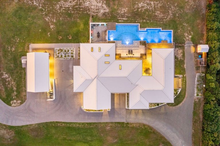 Photo of property in 87 Rutherford Drive, Waikanae Beach, Waikanae, 5036