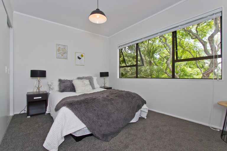 Photo of property in 2 Onedin Place, Titirangi, Auckland, 0604