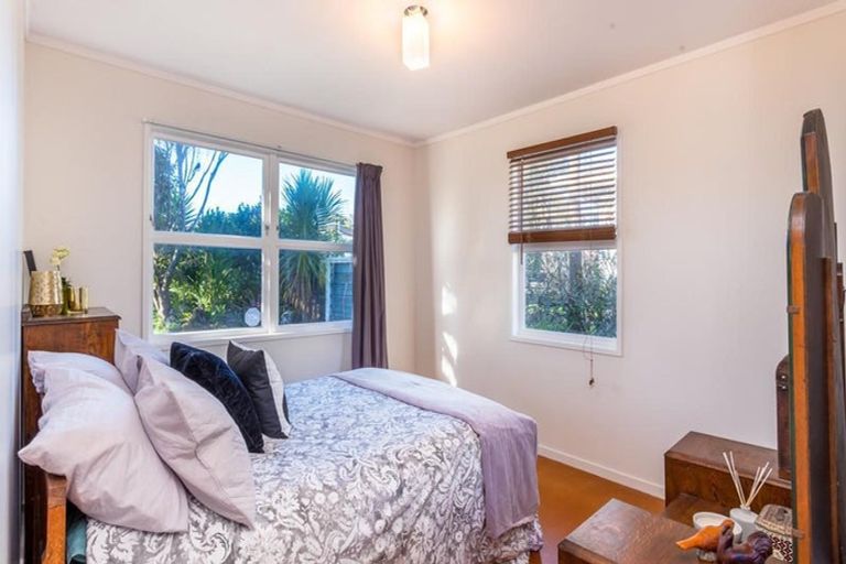 Photo of property in 41 Sunvue Road, Glen Eden, Auckland, 0602