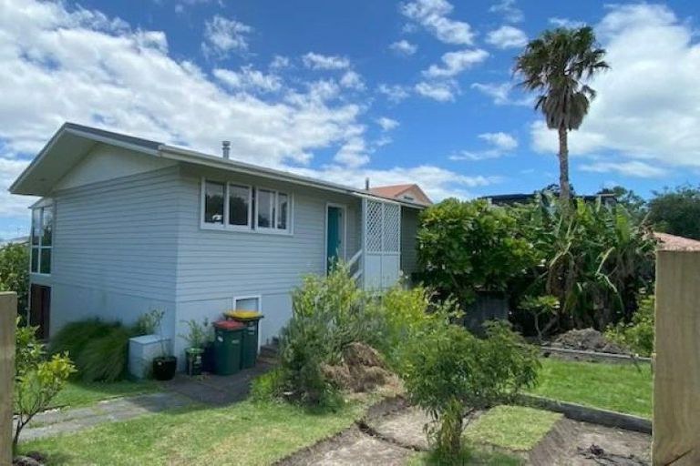 Photo of property in 85 Pacific Parade, Army Bay, Whangaparaoa, 0930