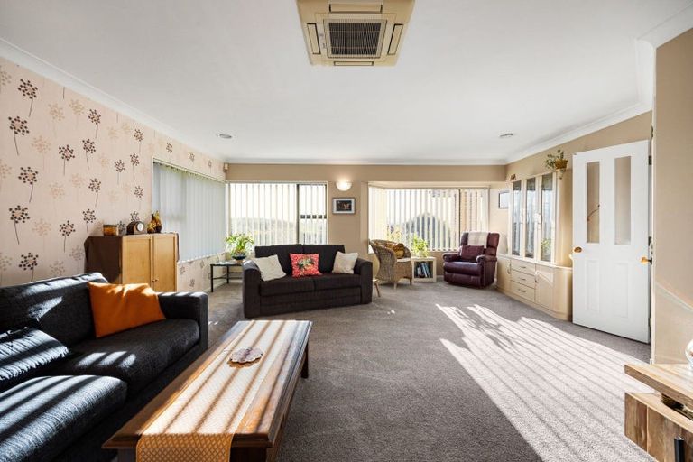 Photo of property in 6 Tironui Terrace, Western Heights, Hamilton, 3200