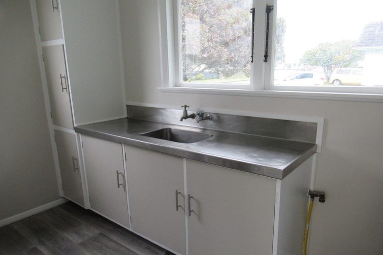 Photo of property in 8 Hinemoa Street, Levin, 5510