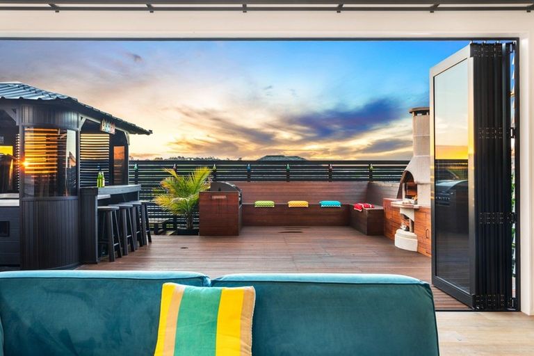 Photo of property in 9 Turutu Place, Long Bay, Auckland, 0630