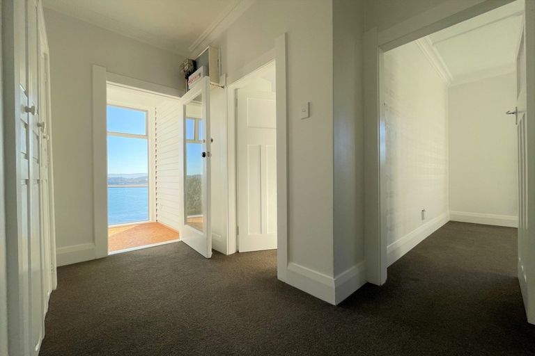 Photo of property in 24 Hungerford Road, Lyall Bay, Wellington, 6022