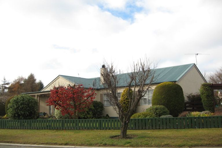 Photo of property in 2 Rimu Lane, Wanaka, 9305