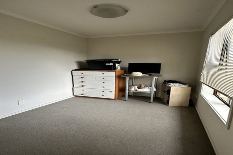 Photo of property in 63 Barnea Circle, Glen Eden, Auckland, 0602