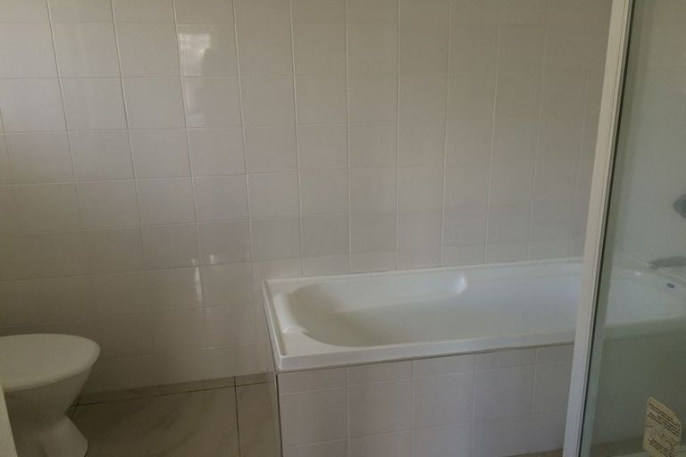 Photo of property in 16 Kauri Glen Road, Northcote, Auckland, 0627