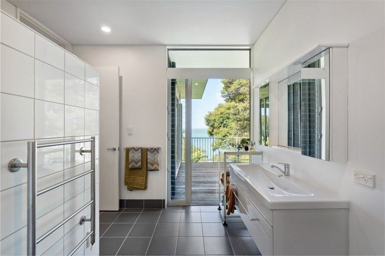 Photo of property in 730a South Titirangi Road, Titirangi, Auckland, 0604