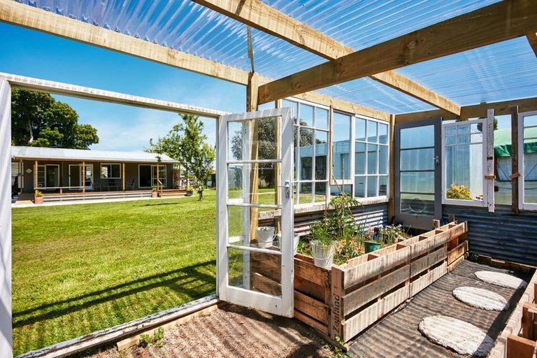 Photo of property in 32 Waihirere Domain Road, Waihirere, Gisborne, 4071