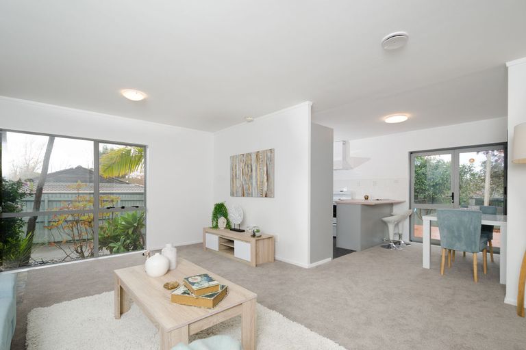 Photo of property in 76 Birdwood Road, Swanson, Auckland, 0612