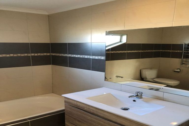 Photo of property in 5 Bezar Place, Flat Bush, Auckland, 2016