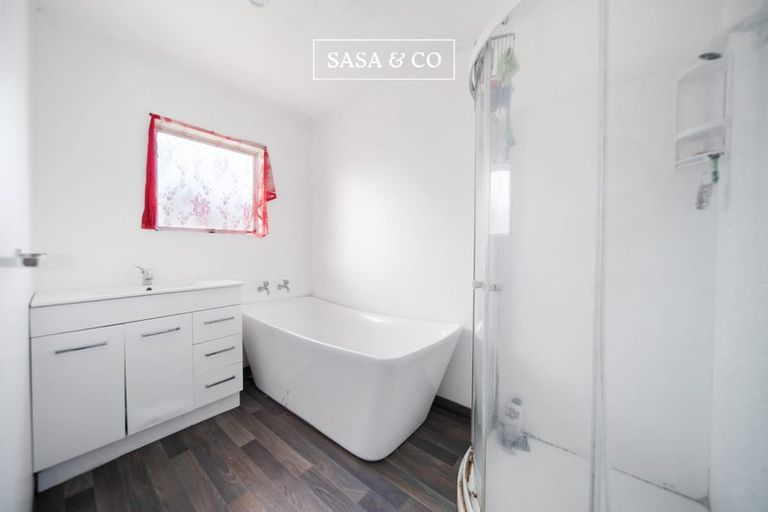 Photo of property in 4 Stoll Place, Clendon Park, Auckland, 2103