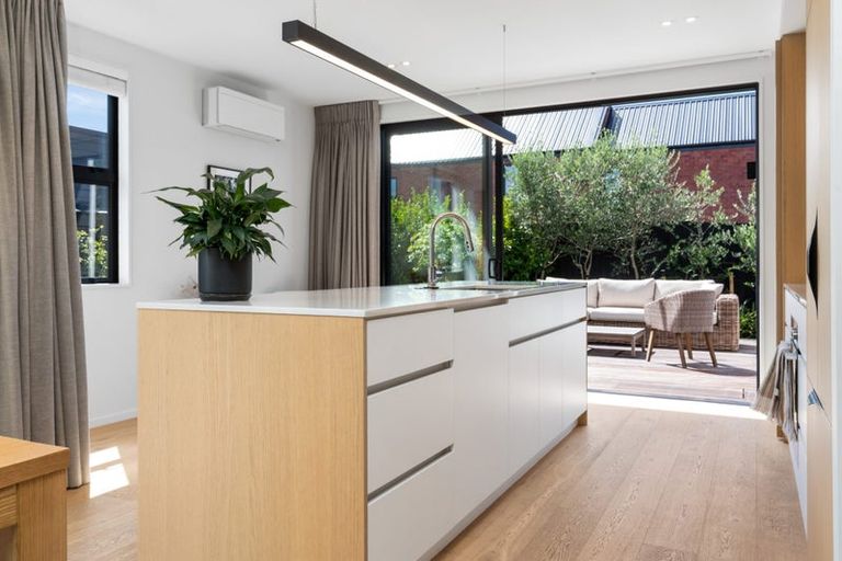 Photo of property in 52b Innes Road, St Albans, Christchurch, 8052