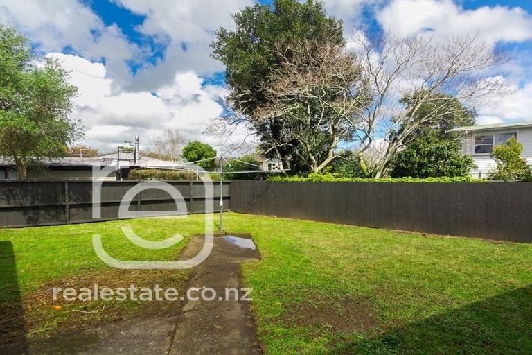 Photo of property in 8 Kea Place, Mangere Bridge, Auckland, 2022