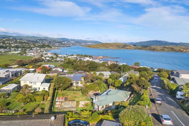 Photo of property in 8 The Track, Plimmerton, Porirua, 5026